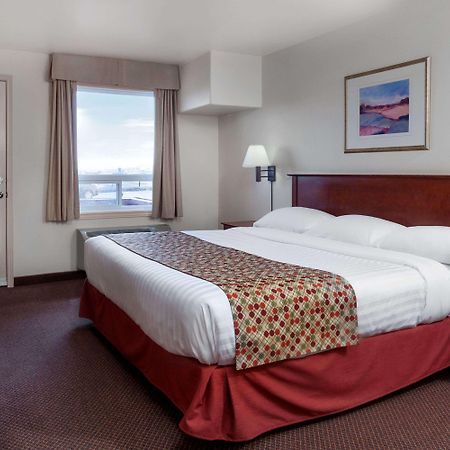 Super 8 By Wyndham Caraquet Hotel Eksteriør billede