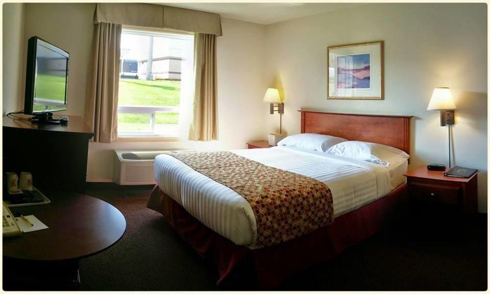 Super 8 By Wyndham Caraquet Hotel Eksteriør billede
