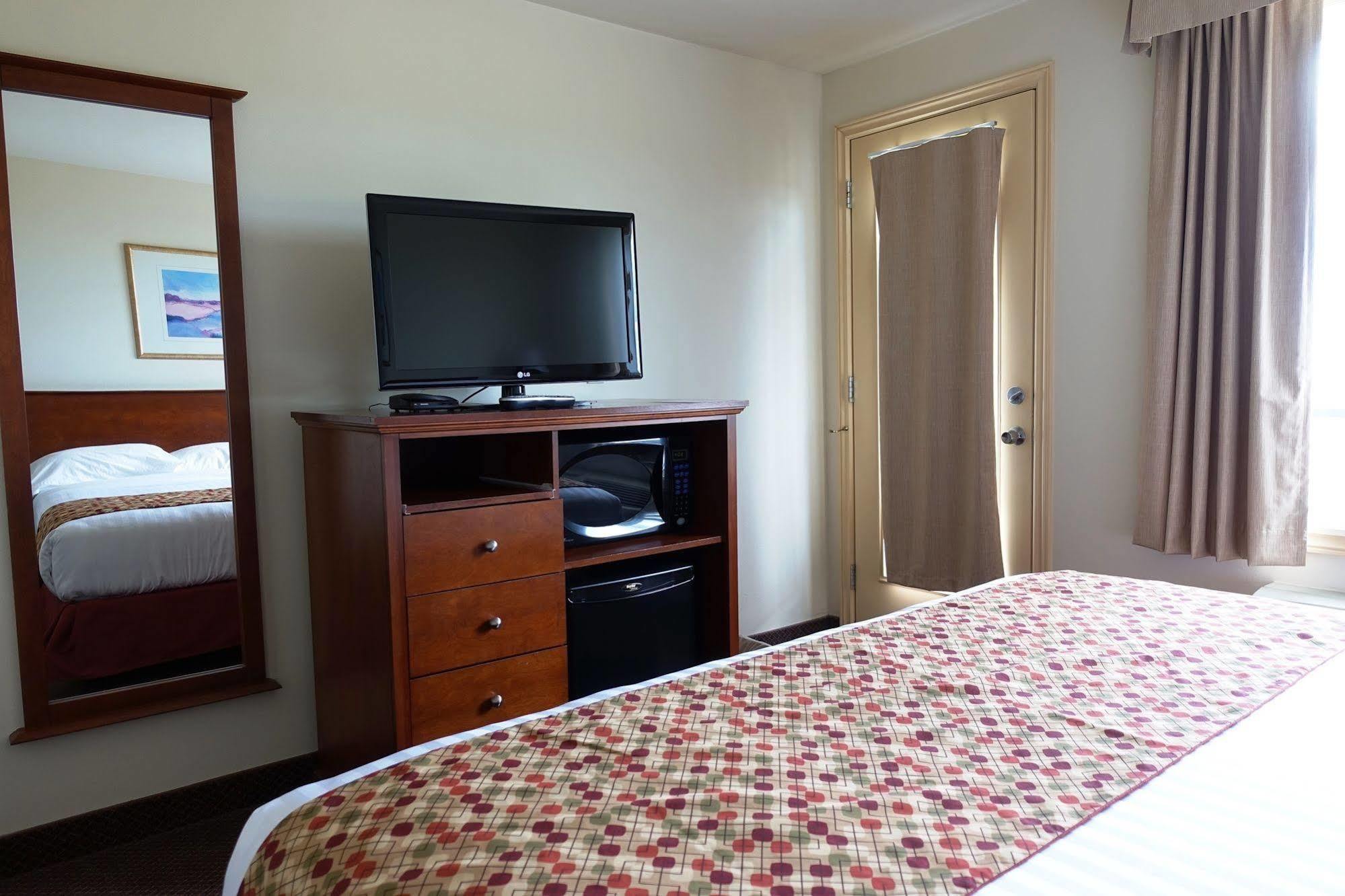Super 8 By Wyndham Caraquet Hotel Eksteriør billede
